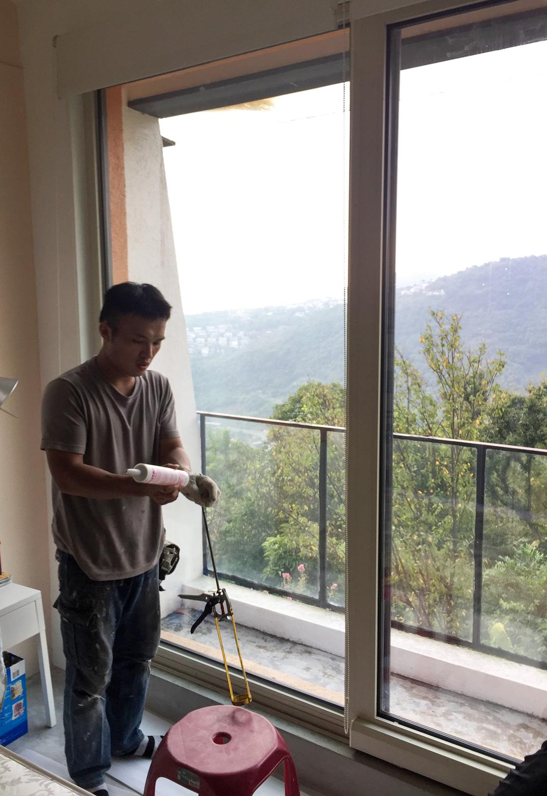 陽光從臥室的景觀窗直射,室內的溫度也整個飆升了起來。 - 育璽集團 YushiGroup